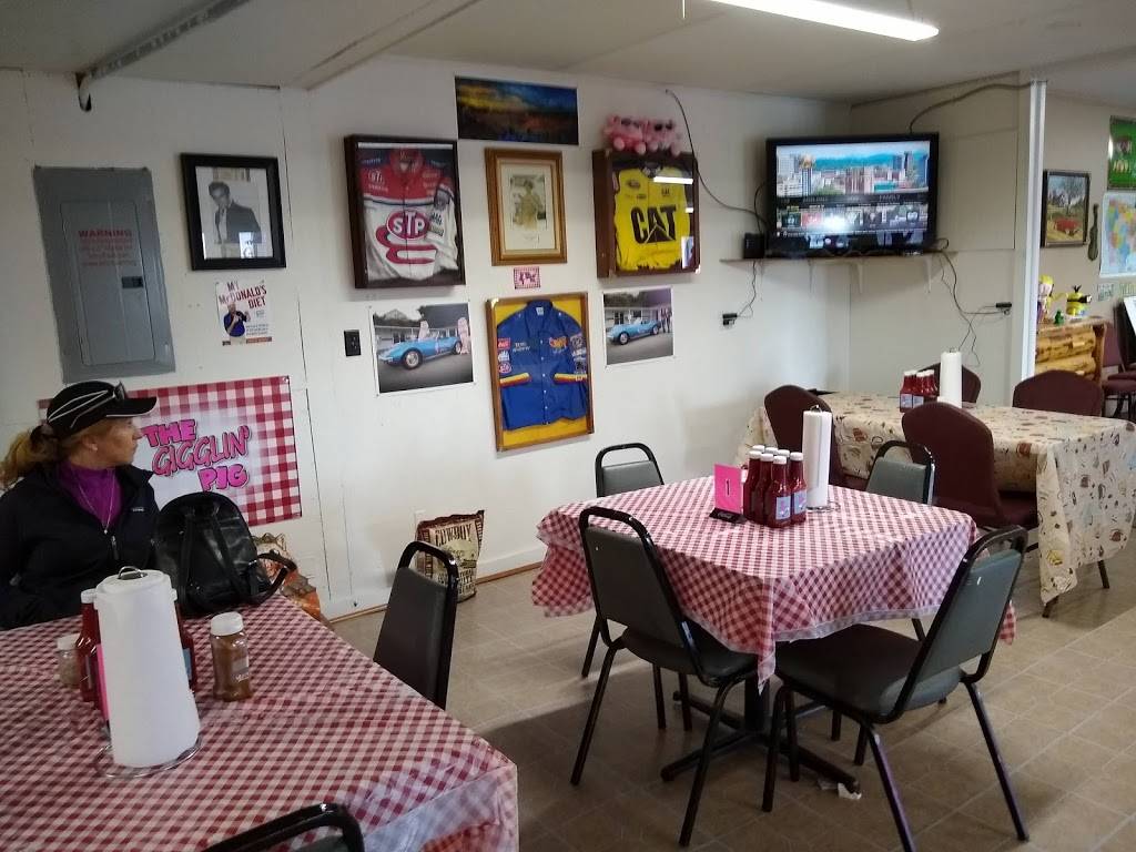 The Giggling pig | restaurant | 300 N Broad St, New Tazewell, TN 37825, USA | 8652784845 OR +1 865-278-4845
