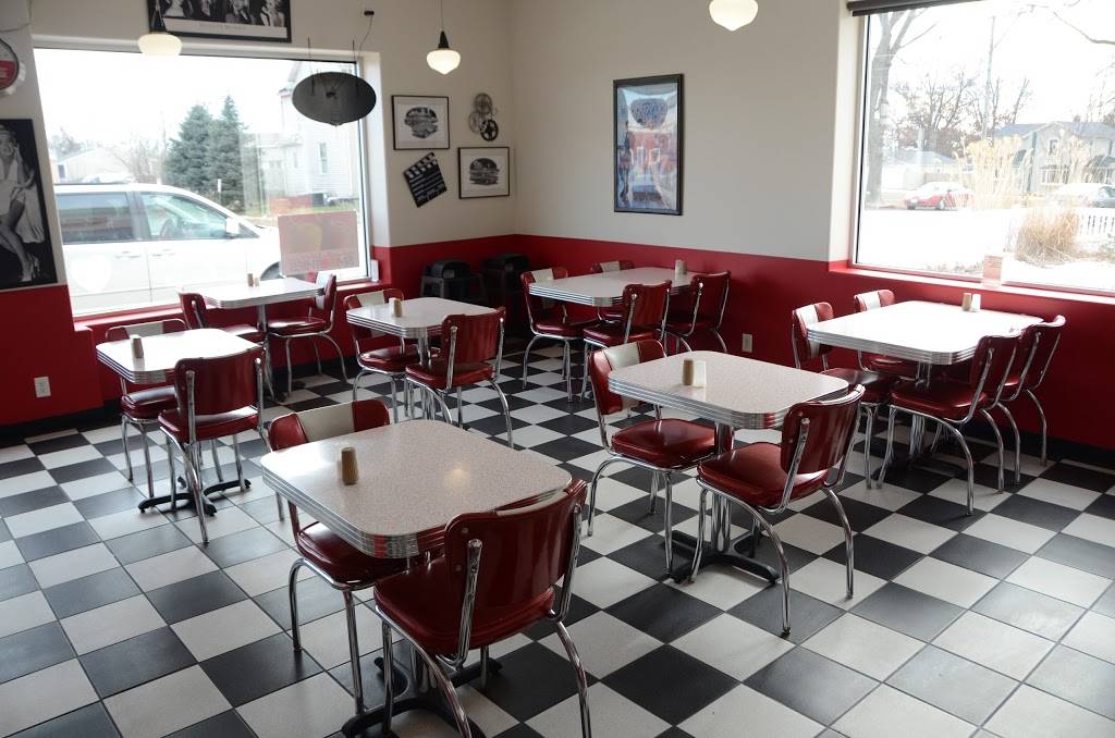 Brendas Frozen Custard | restaurant | 205 Wells St, Sandwich, IL 60548, USA | 8155702236 OR +1 815-570-2236