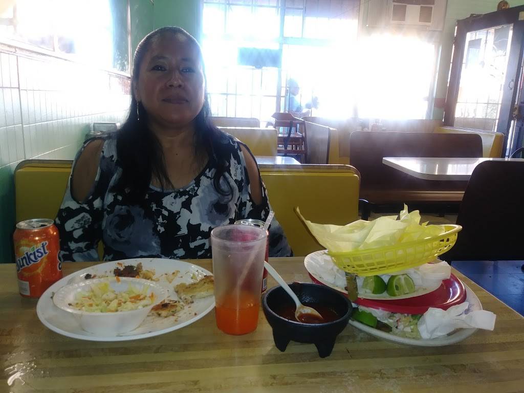 Cafecito Salv | restaurant | 412 W Anaheim St, Long Beach, CA 90813, USA | 5624326021 OR +1 562-432-6021