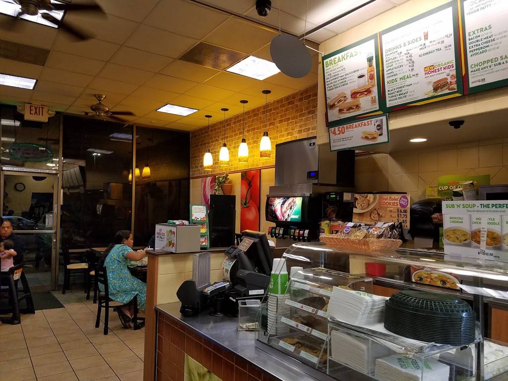 Subway Restaurants | restaurant | 13009 Victory Blvd, North Hollywood, CA 91606, USA | 8187632020 OR +1 818-763-2020