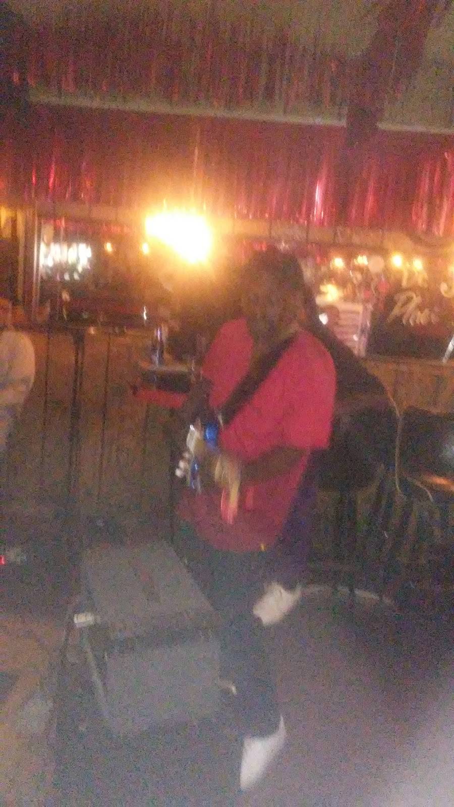 Dr Js Place | restaurant | 3241 W Chicago Ave, Chicago, IL 60654, USA | 7738262140 OR +1 773-826-2140