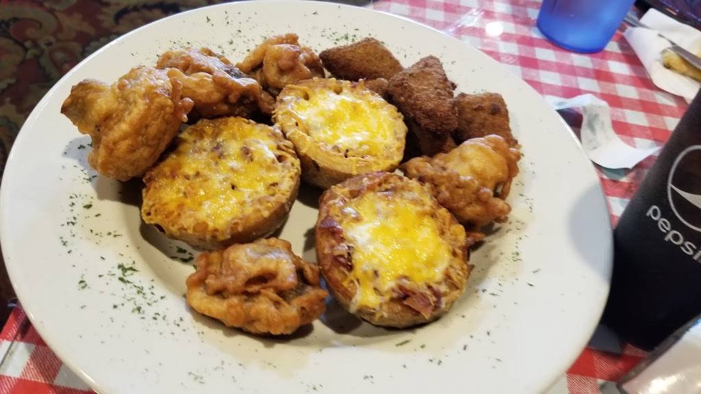 Cloverleaf Bar & Restaurant | restaurant | 24443 Gratiot Ave, Eastpointe, MI 48021, USA | 5867775391 OR +1 586-777-5391