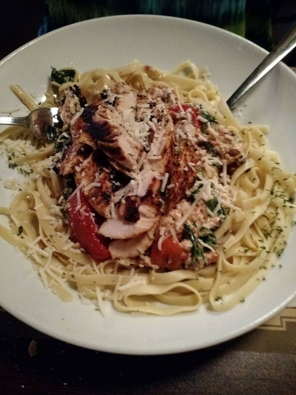 Bernardis Pub | restaurant | 12200 N Brentfield Dr, Dunlap, IL 61525, USA | 3092438888 OR +1 309-243-8888