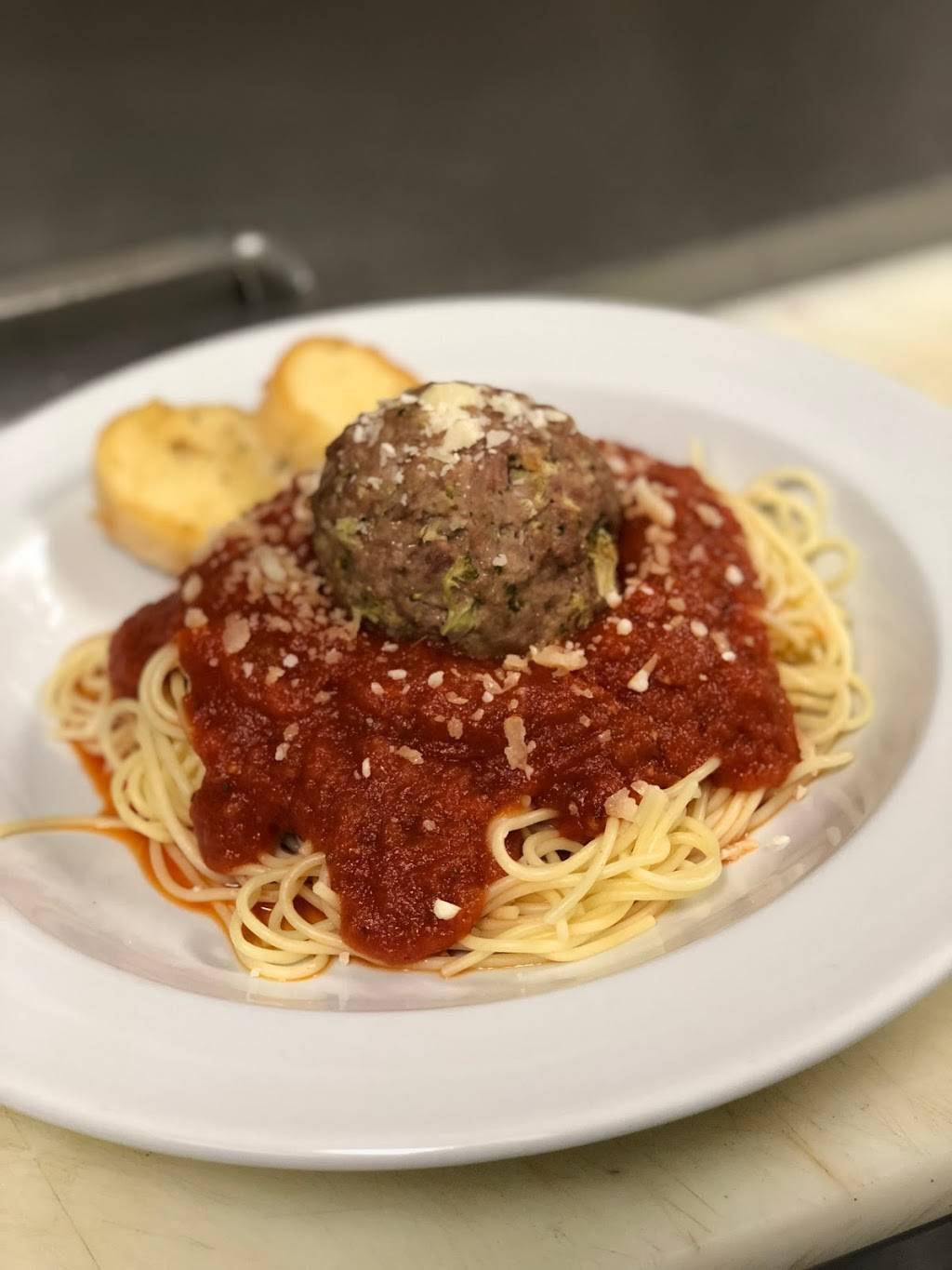 Bistro La Vieille Banque | restaurant | 441 Rue Notre Dame, Saint-Tite, QC G0X 3H0, Canada | 4183654191 OR +1 418-365-4191