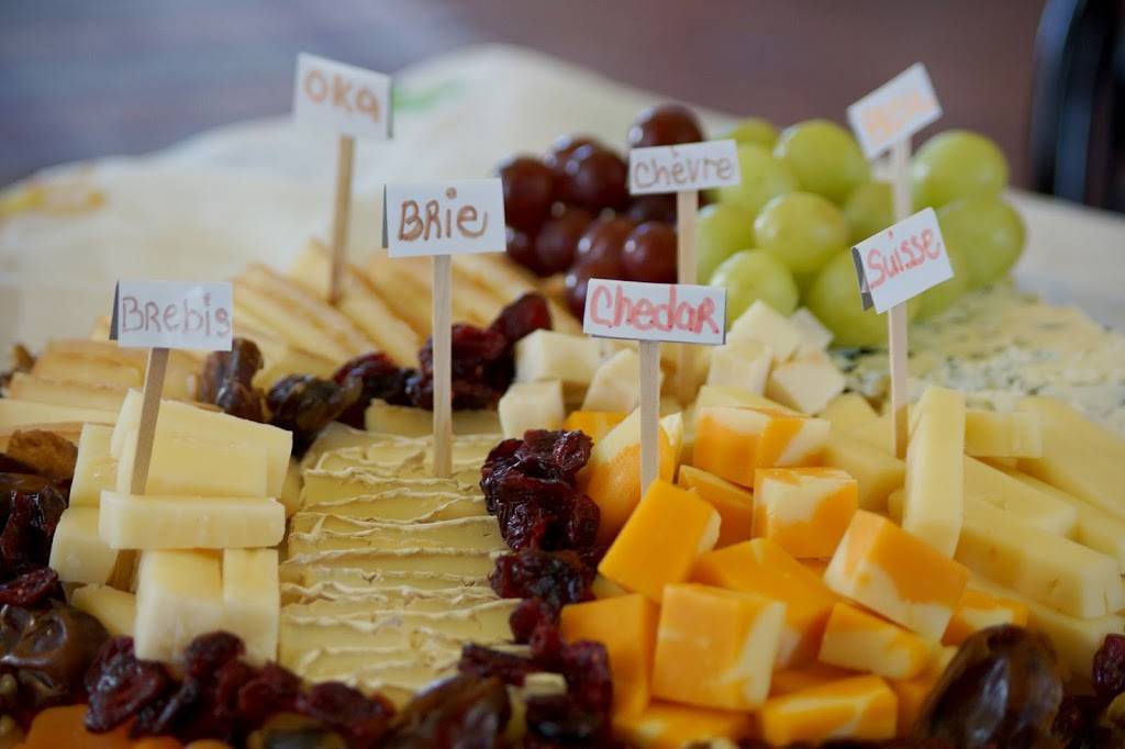 Aux Lubies Gourmandes | restaurant | 432 Rue Lafleur, Lachute, QC J8H 1R4, Canada | 4505665976 OR +1 450-566-5976