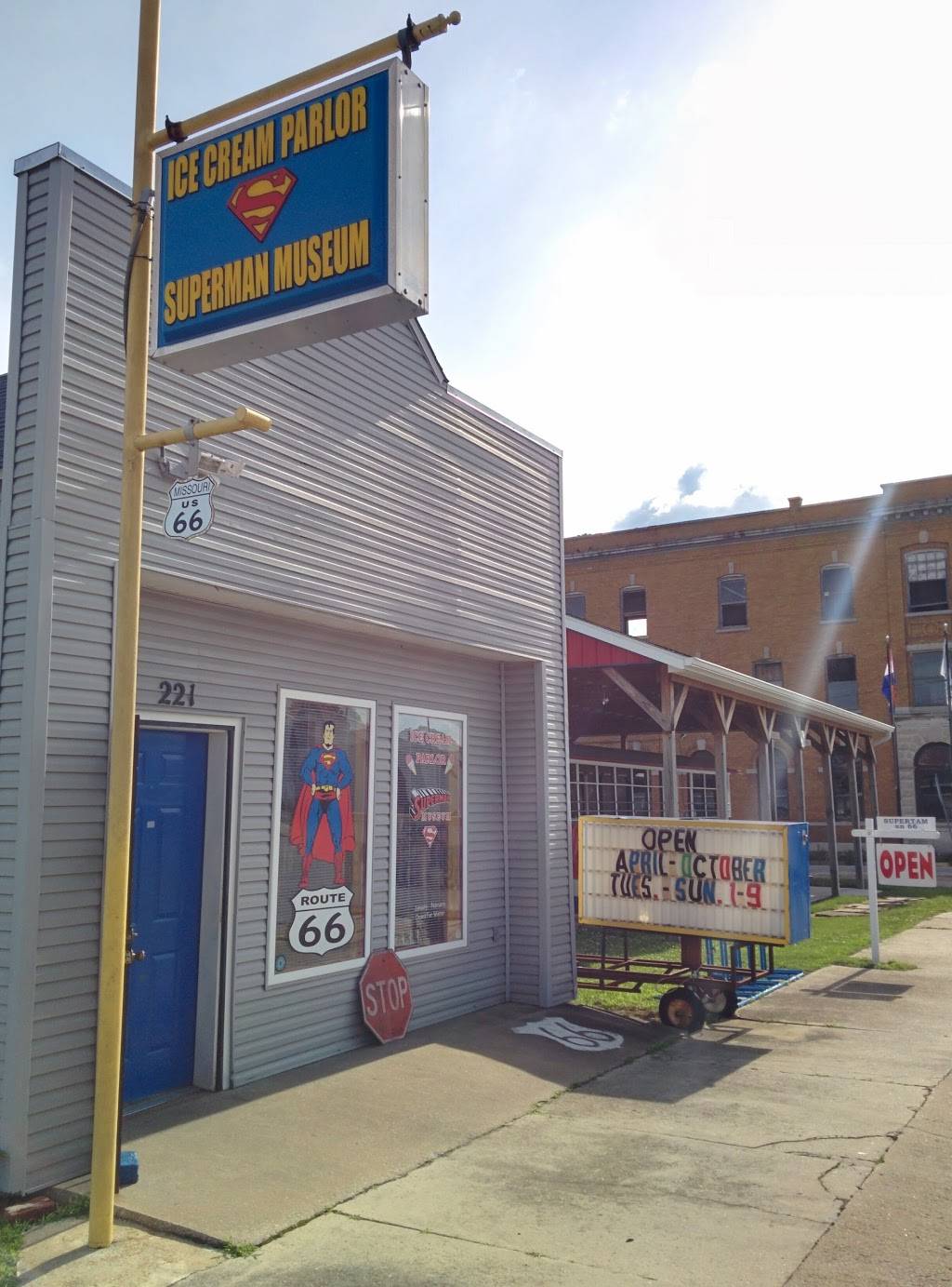 Superman icecream | restaurant | w 64835, 221 W Main St, Carterville, MO 64835, USA | 4173927405 OR +1 417-392-7405