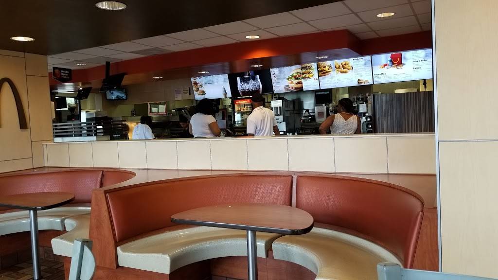 McDonalds | cafe | 6126 Oxon Hill Rd, Oxon Hill, MD 20745, USA | 3018396859 OR +1 301-839-6859
