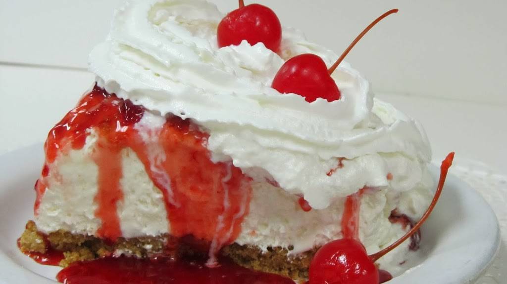 Cloverleaf Bar & Restaurant | restaurant | 24443 Gratiot Ave, Eastpointe, MI 48021, USA | 5867775391 OR +1 586-777-5391