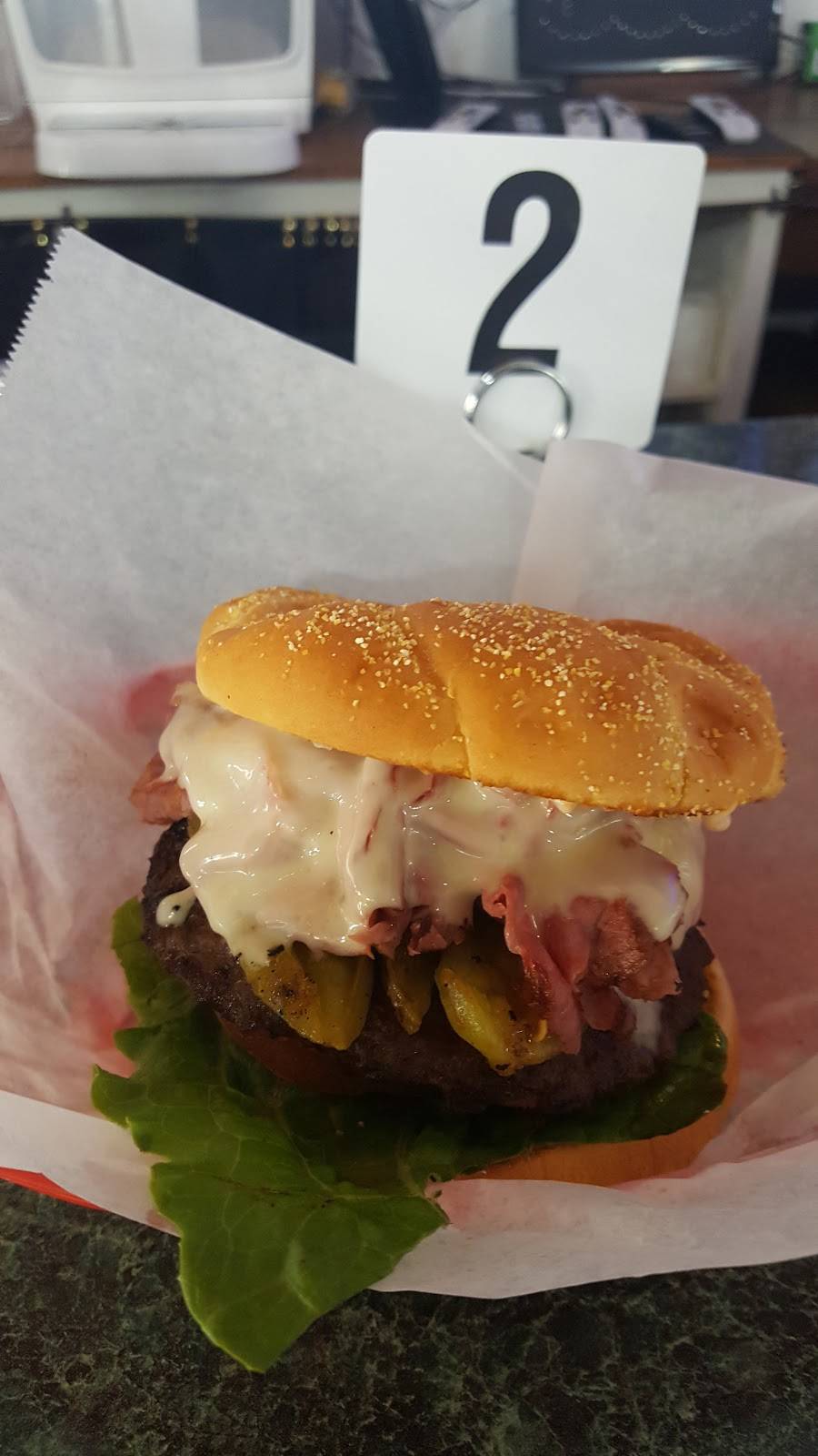 Izzys Burgers & BBQ | restaurant | 13915 S Park Dr, Magalia, CA 95954, USA | 5304139709 OR +1 530-413-9709