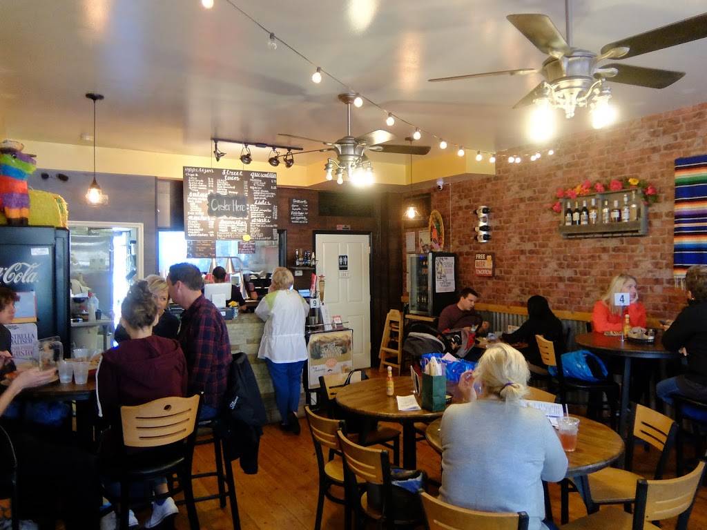 Lil Gios Taqueria | restaurant | 336 S Main St, St Charles, MO 63301, USA | 6368964377 OR +1 636-896-4377