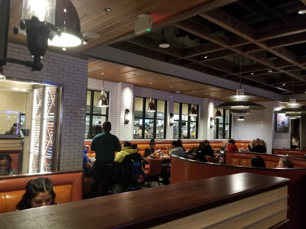 Maggie McFlys® Springfield | restaurant | 6797 Springfield Mall, Springfield, VA 22150, USA | 7039229300 OR +1 703-922-9300