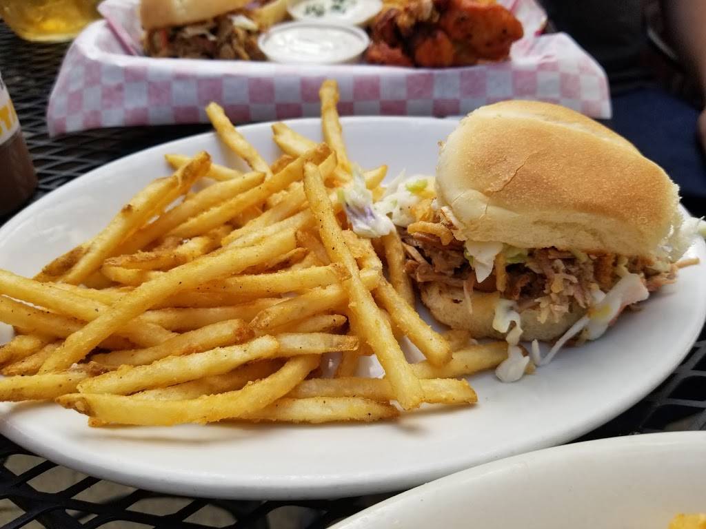 Boomers | restaurant | 1335 N Hayden Island Dr, Portland, OR 97217, USA | 5035172041 OR +1 503-517-2041