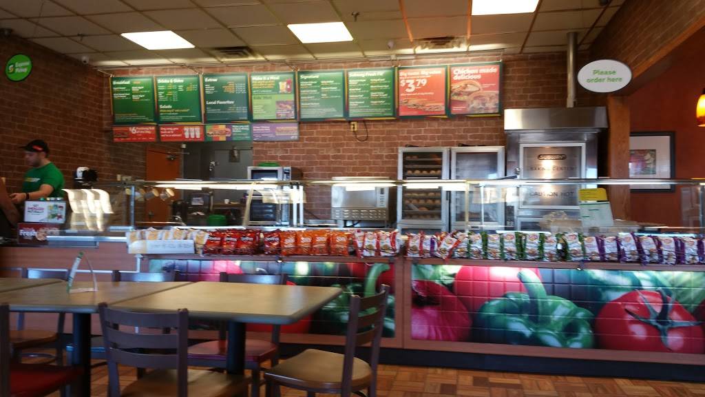 Subway | restaurant | 820 W Maple St, Hartville, OH 44632, USA | 3308772806 OR +1 330-877-2806