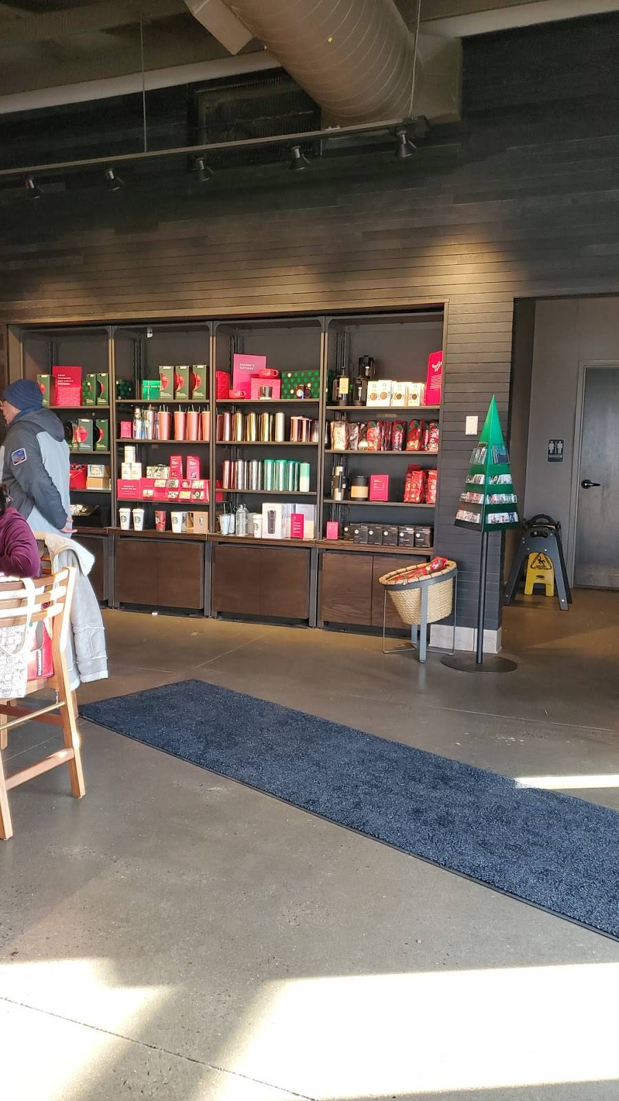 Starbucks | cafe | 46 Outlet Square #71, Hershey, PA 17033, USA | 7175333852 OR +1 717-533-3852