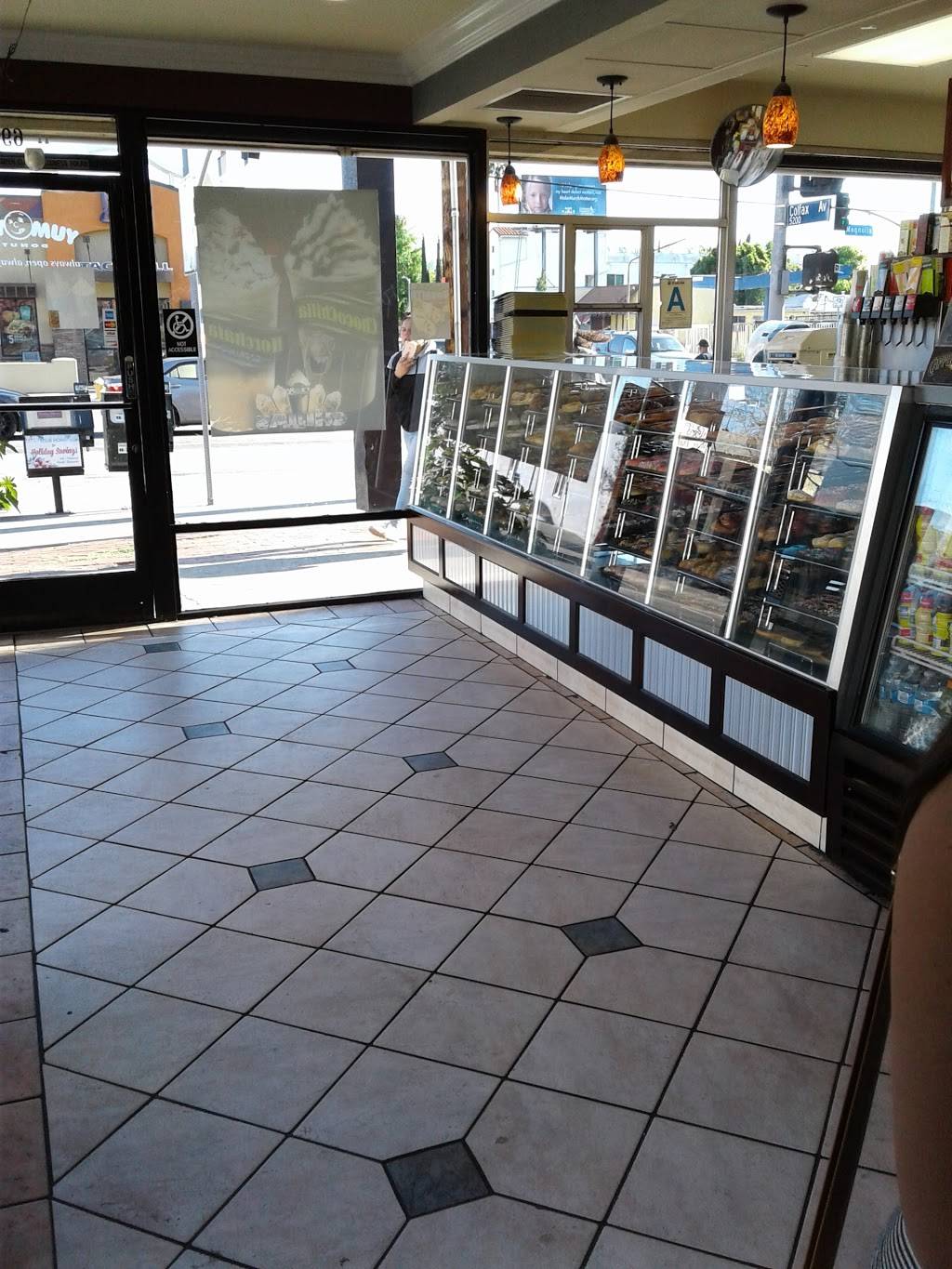 Yum Yum Donuts | cafe | 11699 W Magnolia Blvd, North Hollywood, CA 91601, USA | 8187609054 OR +1 818-760-9054