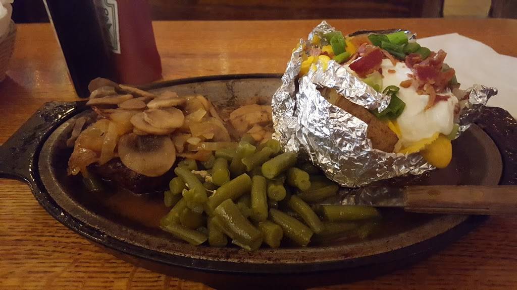 Foxs Restaurant & Pub | restaurant | 9956 S Western Ave, Chicago, IL 60643, USA | 7732393212 OR +1 773-239-3212