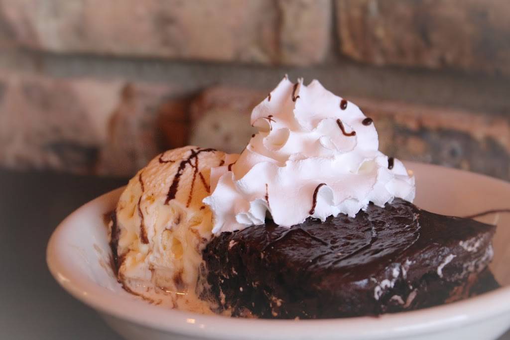 Latuffs Pizzeria | restaurant | 10820 Hwy 55, Plymouth, MN 55441, USA | 7635452914 OR +1 763-545-2914