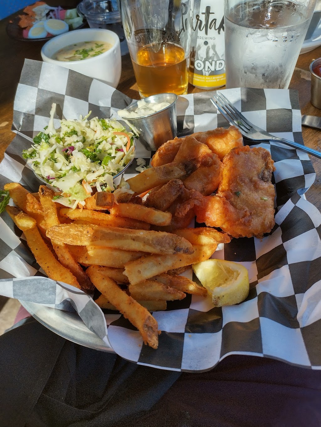 Iron Bay Restaurant & Drinkery | restaurant | 105 E Washington St, Marquette, MI 49855, USA | 9062730990 OR +1 906-273-0990