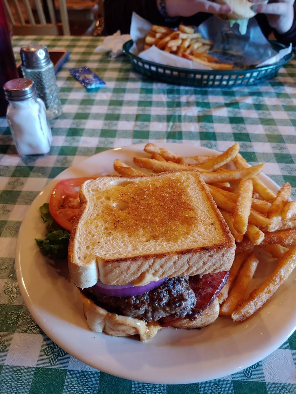 Midway Bar & Grill LLC | restaurant | 13551 MO-32, Ste. Genevieve, MO 63670, USA | 5738831006 OR +1 573-883-1006