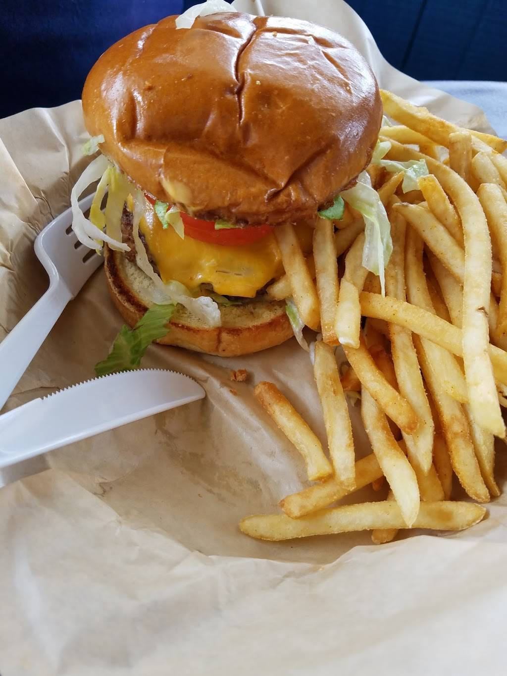 Harbor Grille | restaurant | 2932 Louisville Boatdock Rd, Louisville, TN 37777, USA | 8659849001 OR +1 865-984-9001