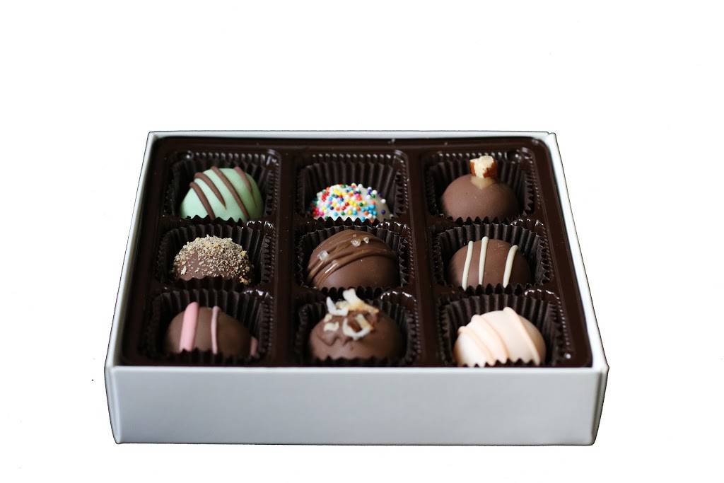 Gulf Coast Fudge Co. | meal takeaway | 2787 N Tamiami Trail, North Fort Myers, FL 33903, USA | 2395992605 OR +1 239-599-2605