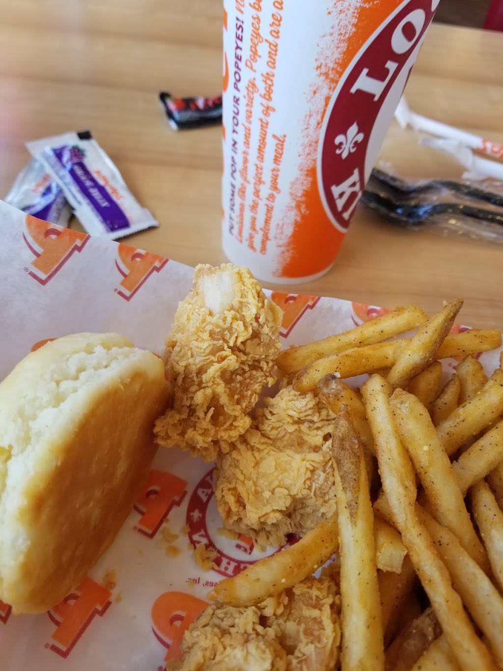 Popeyes Louisiana Kitchen | restaurant | 127 E Morris Blvd, Morristown, TN 37813, USA | 4233534099 OR +1 423-353-4099