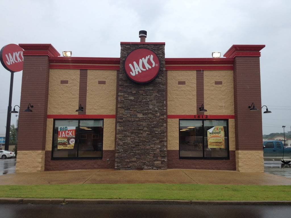 Jacks | restaurant | 1612 US-45, Columbus, MS 39701, USA | 6627980034 OR +1 662-798-0034