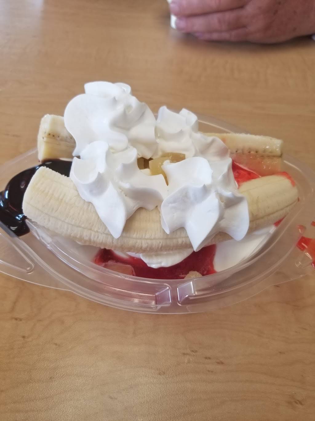 Dairy Queen Grill & Chill | restaurant | 909 Lincoln Way S, Ligonier, IN 46767, USA | 2608947578 OR +1 260-894-7578