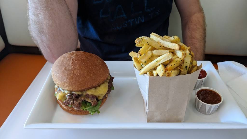 Burger Lounge | restaurant | 13455 Maxella Ave, Marina Del Rey, CA 90292, USA | 3108273670 OR +1 310-827-3670