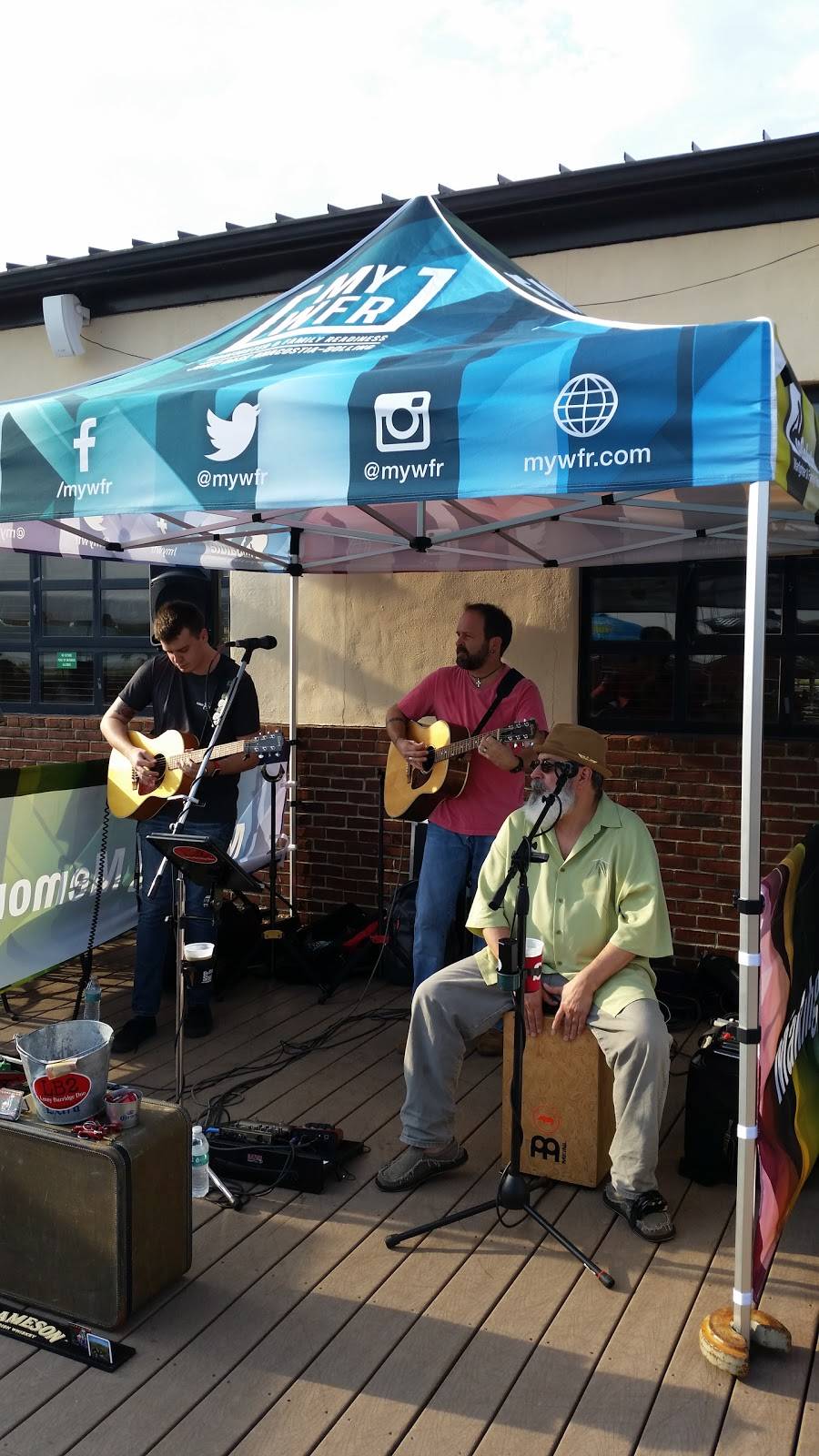 Slip Inn Bar & Grill | restaurant | 2842 Arnold Ave SW, Washington, DC 20032, USA | 2027675840 OR +1 202-767-5840