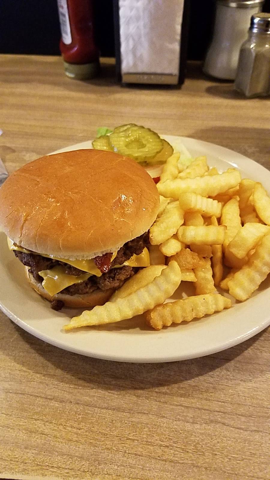 Skips Grill | restaurant | 614 David Crockett Hwy, Winchester, TN 37398, USA | 9319670925 OR +1 931-967-0925