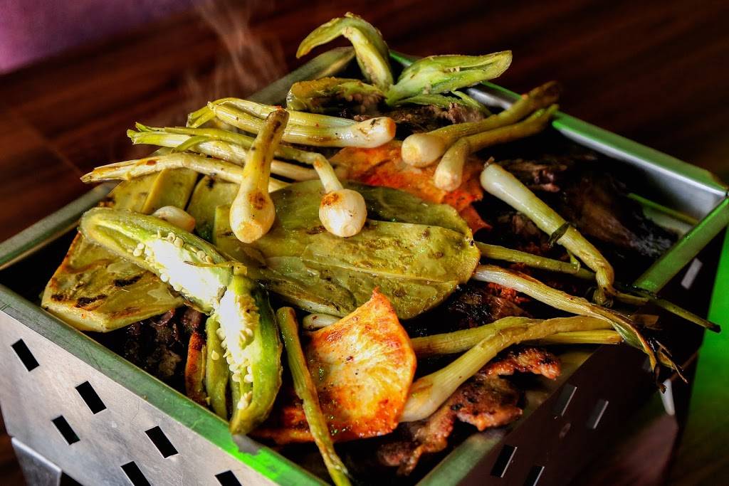 Tolucas Restaurant | restaurant | 1419 Washington St, Waukegan, IL 60085, USA | 8472495183 OR +1 847-249-5183