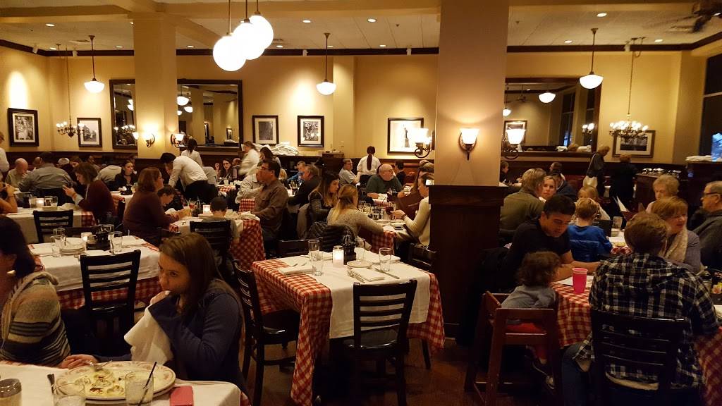 Maggianos Little Italy | restaurant | Streets of Woodfield, 1901 Woodfield Rd, Schaumburg, IL 60173, USA | 8472405600 OR +1 847-240-5600