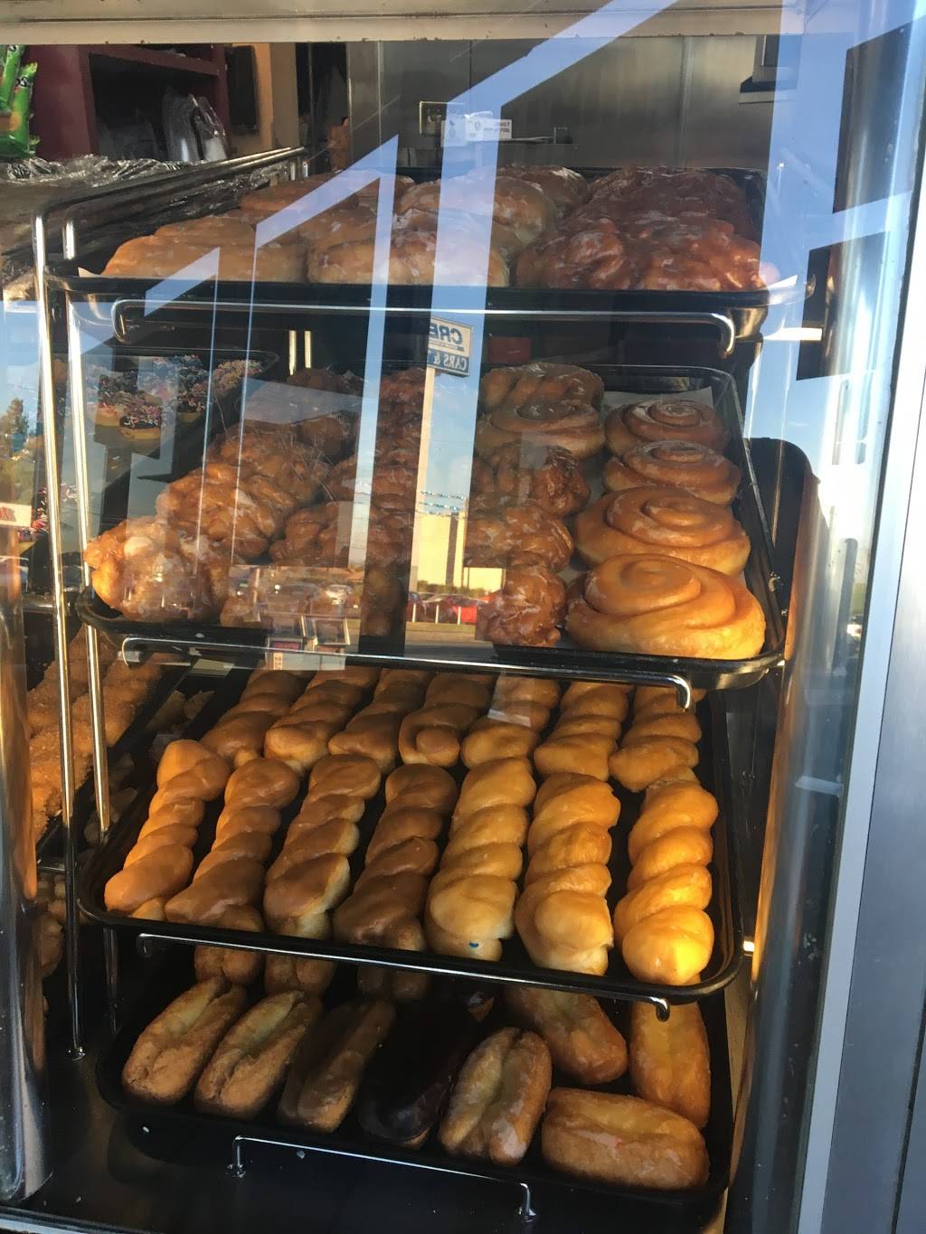 Yum Yum Donuts | bakery | 932 W Highland Ave, San Bernardino, CA 92405, USA | 9098829269 OR +1 909-882-9269