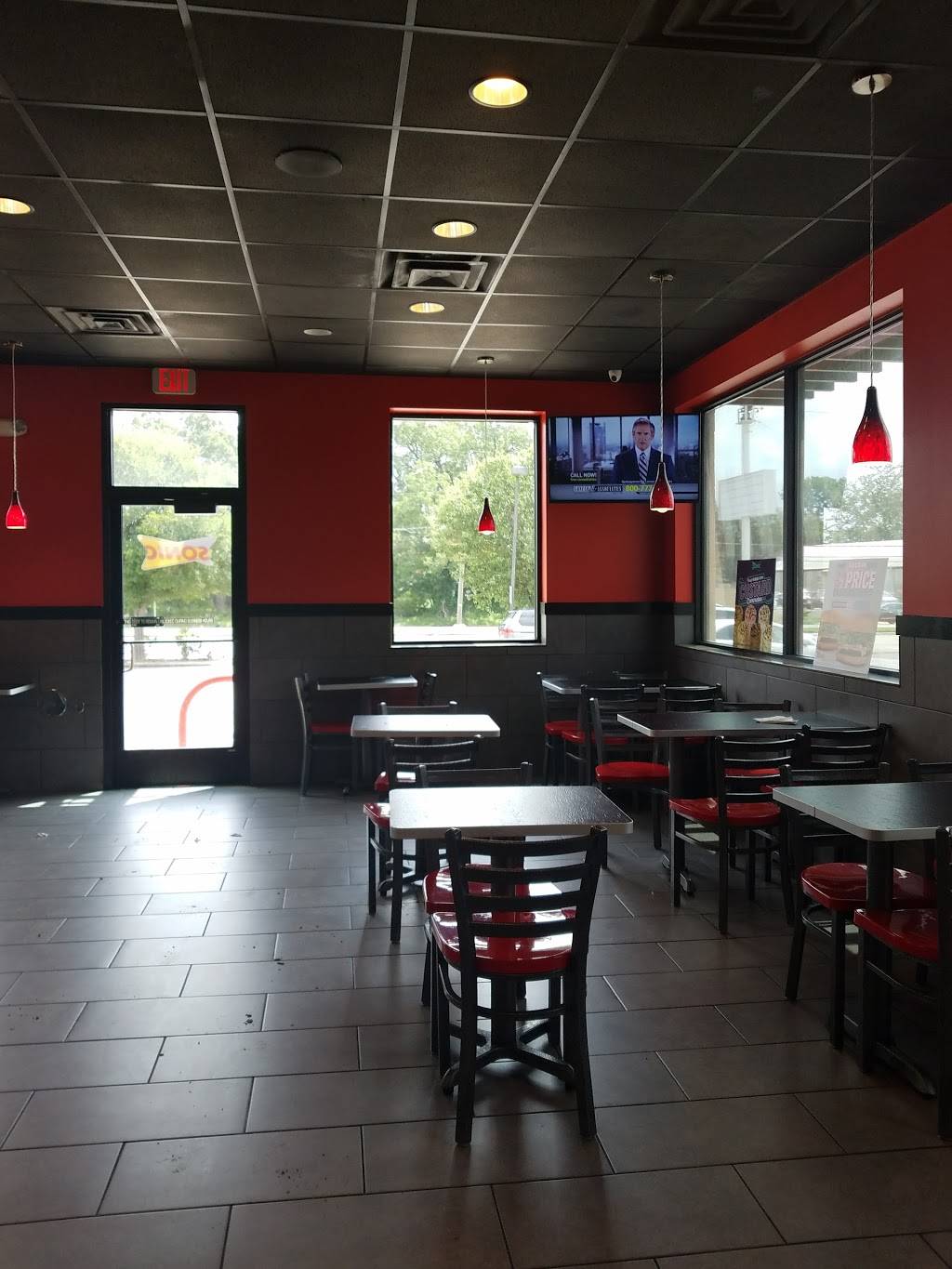 Sonic Drive-In | restaurant | 1005 S Riverfront Blvd, Dallas, TX 75207, USA | 2144210071 OR +1 214-421-0071