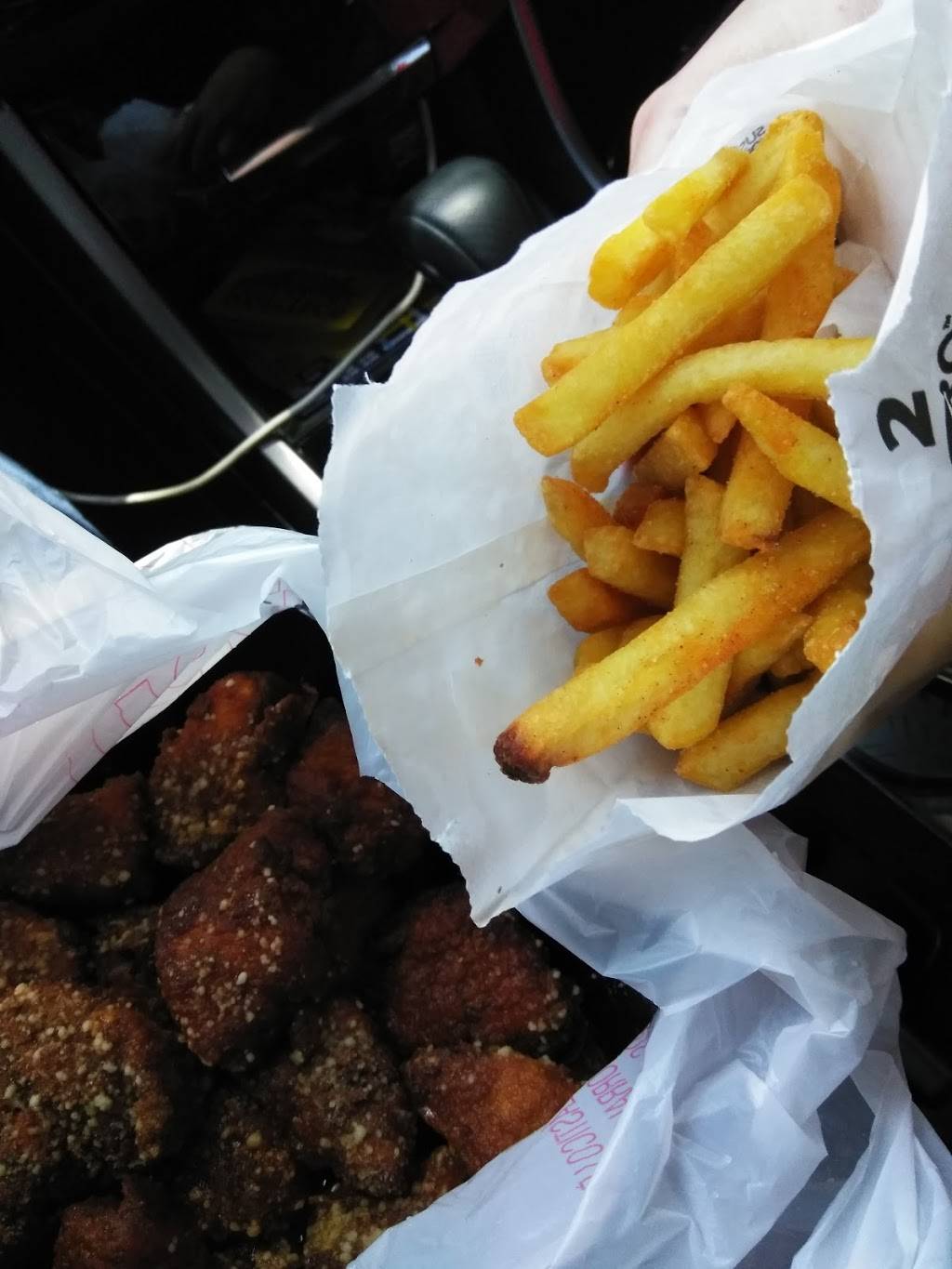 Wings Xpress | restaurant | 1911 E Bearss Ave, Tampa, FL 33613, USA | 8139714141 OR +1 813-971-4141