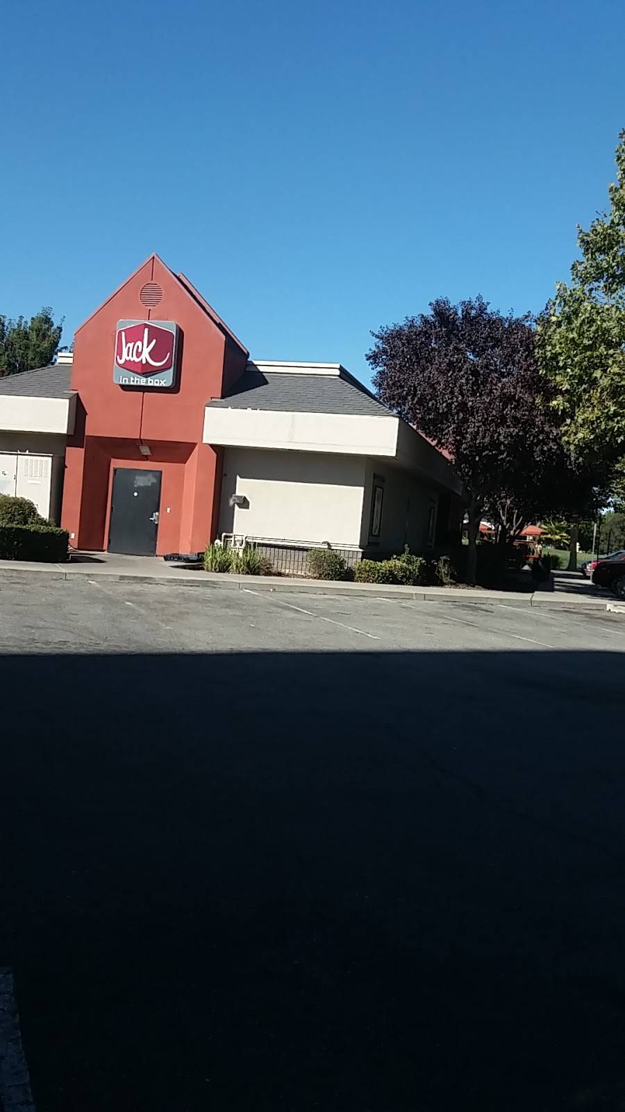 Jack in the Box | restaurant | 5900 Travel Park Cir, Gilroy, CA 95020, USA | 4088464898 OR +1 408-846-4898
