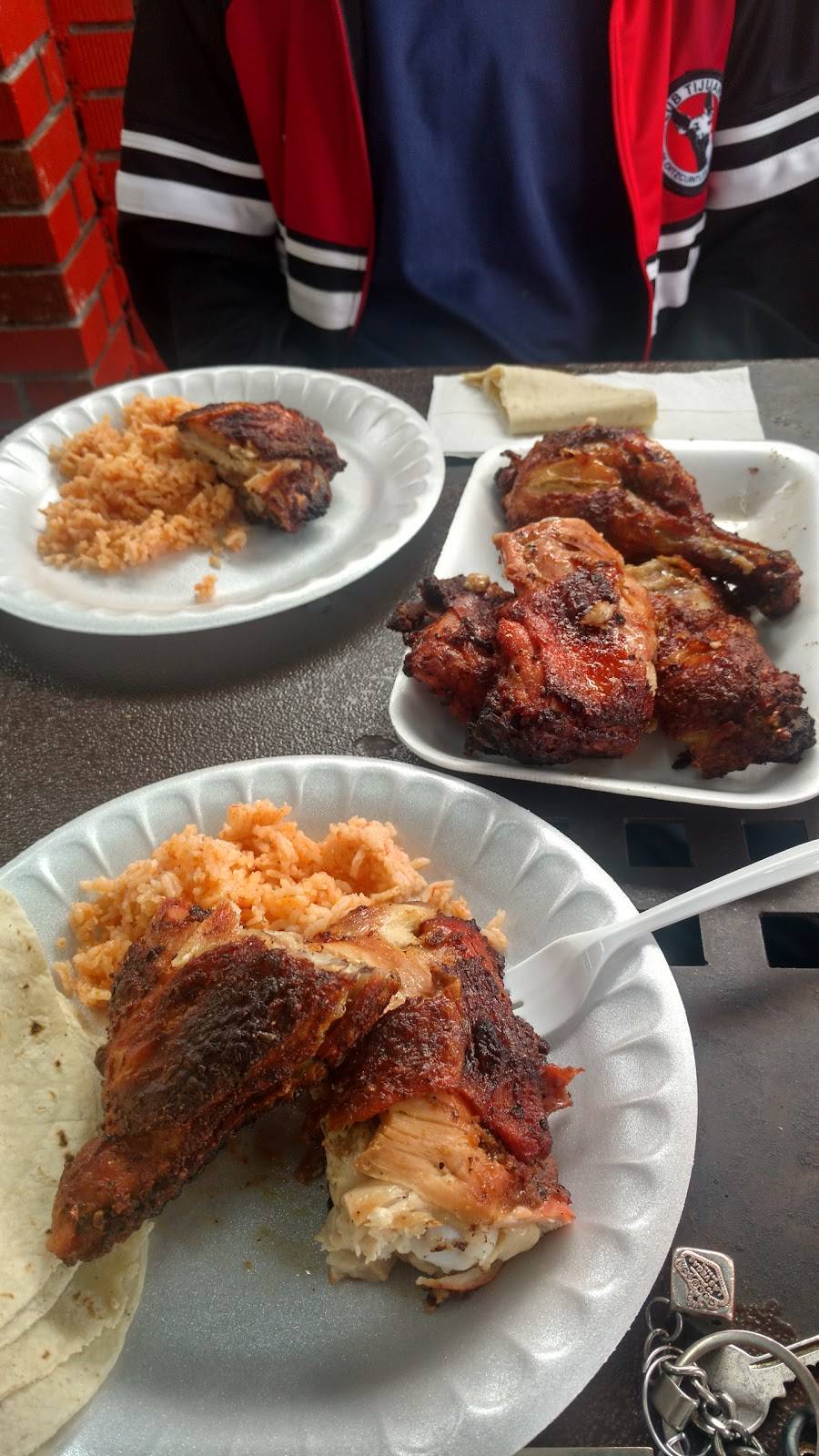 Pollos El Leñador | restaurant | Calle Esmeralda 1128, California, 22890 Ensenada, B.C., Mexico | 016461207746 OR +52 646 120 7746