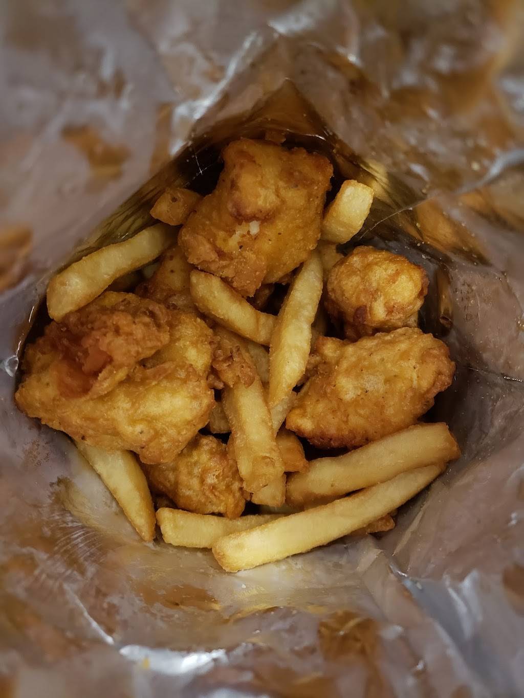 Reddi Rooster | restaurant | 1053 E Main St, Stamford, CT 06902, USA | 2033234931 OR +1 203-323-4931