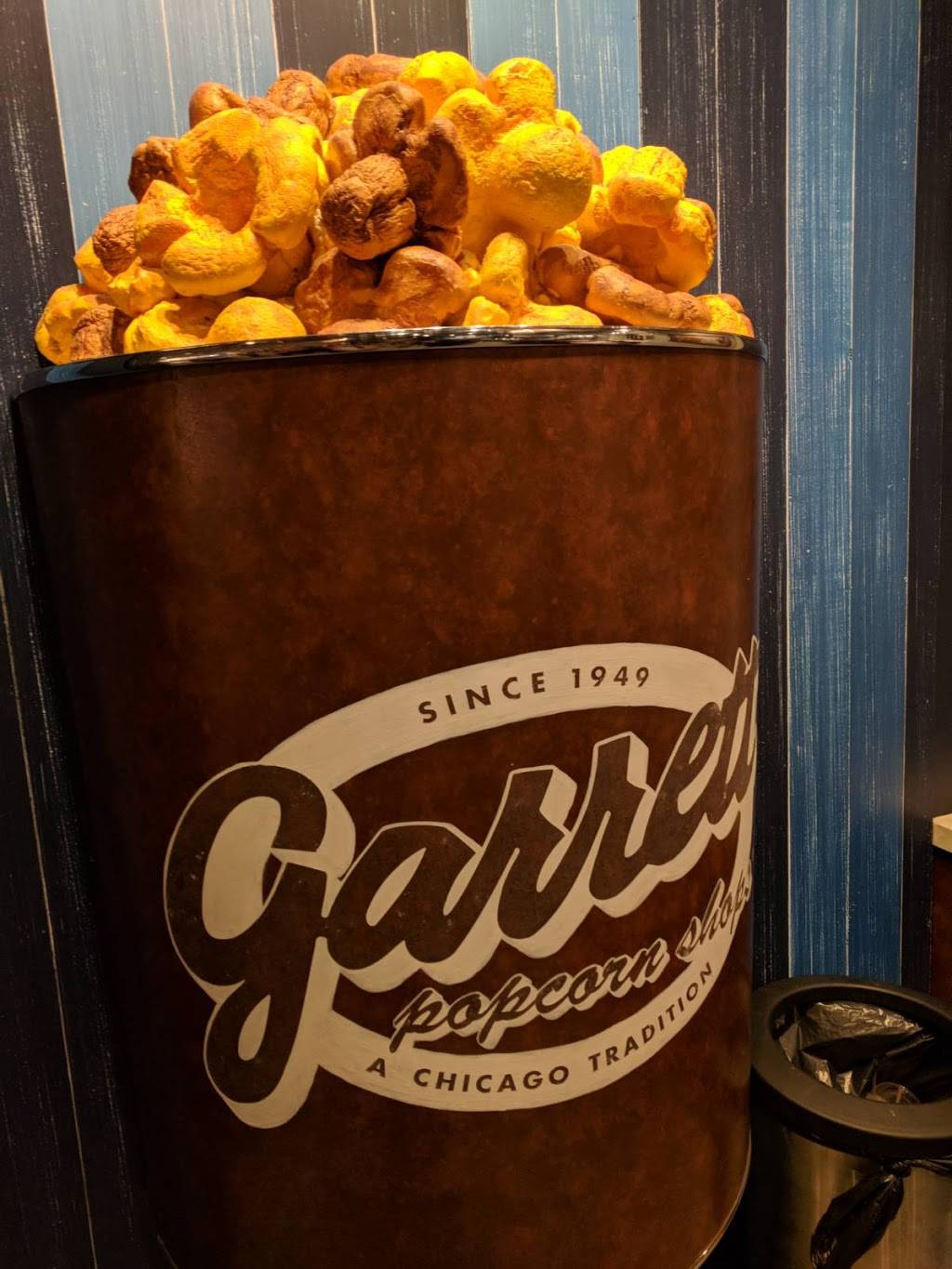 Garrett Popcorn Shops | meal takeaway | 600 E Grand Ave, Chicago, IL 60611, USA | 8884767267 OR +1 888-476-7267