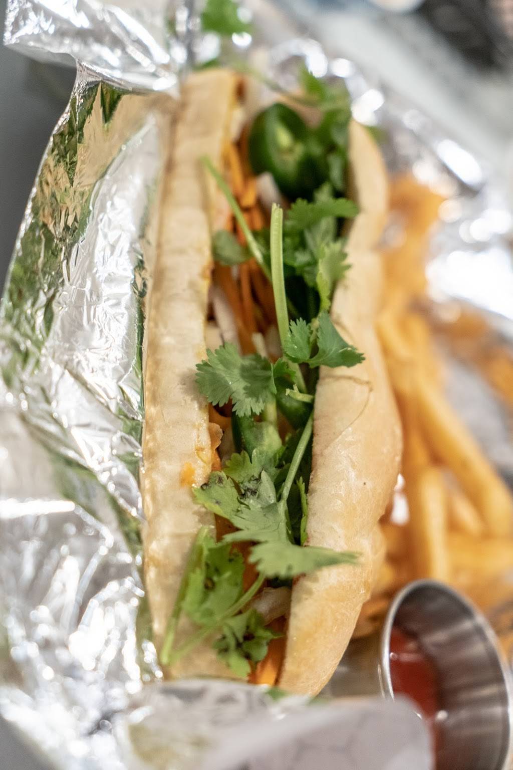 Sunset Pho Caffe | restaurant | 5726 N Western Ave, Chicago, IL 60659, USA | 7732752327 OR +1 773-275-2327