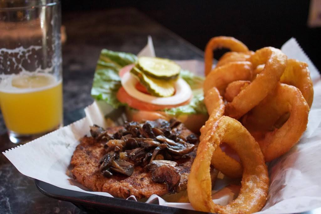 Toons Bar & Grill | restaurant | 3857 N Southport Ave, Chicago, IL 60613, USA | 7739351919 OR +1 773-935-1919