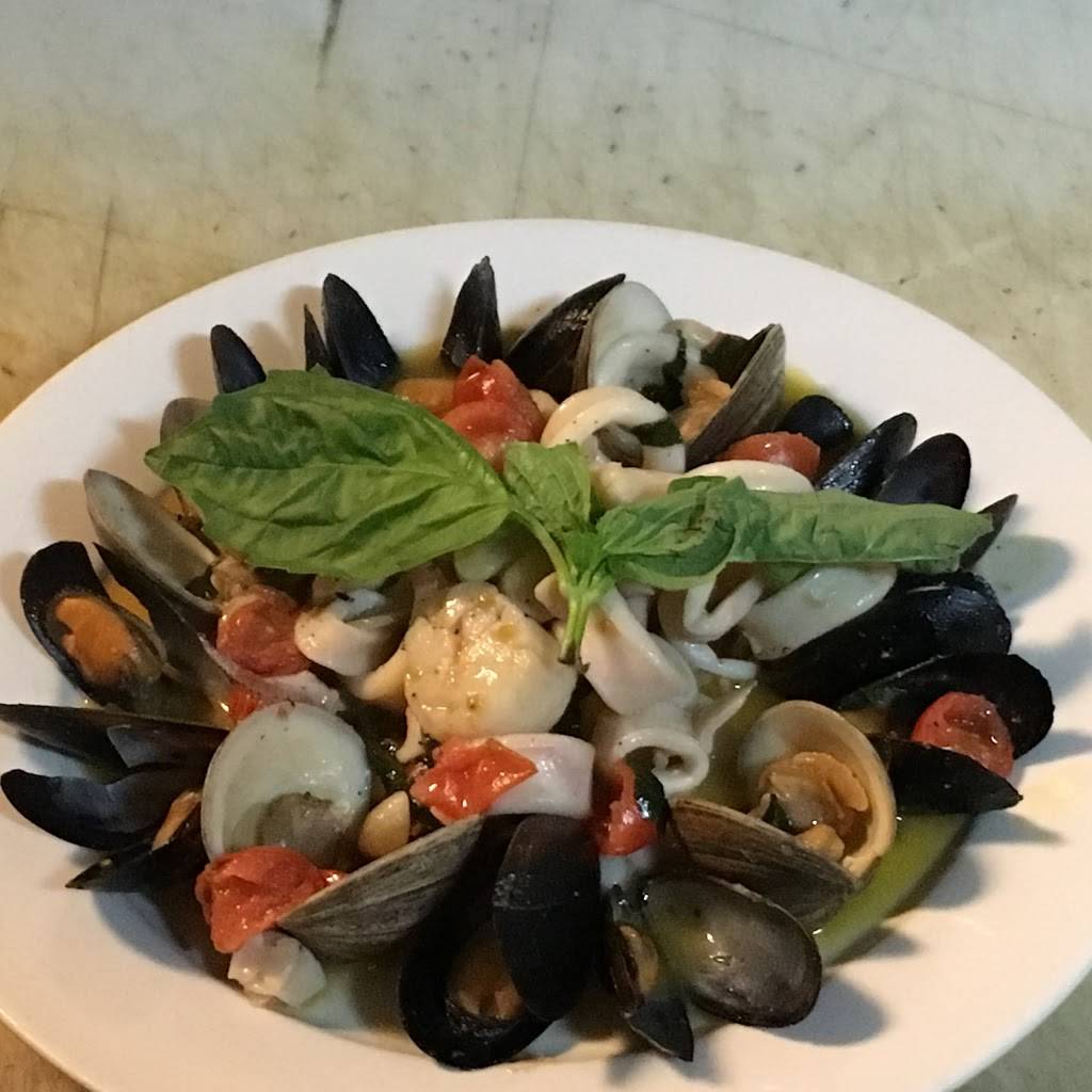 Mamma Larosa Pizza And Restaurant | restaurant | 600 Portion Rd, Ronkonkoma, NY 11779, USA | 6319819090 OR +1 631-981-9090