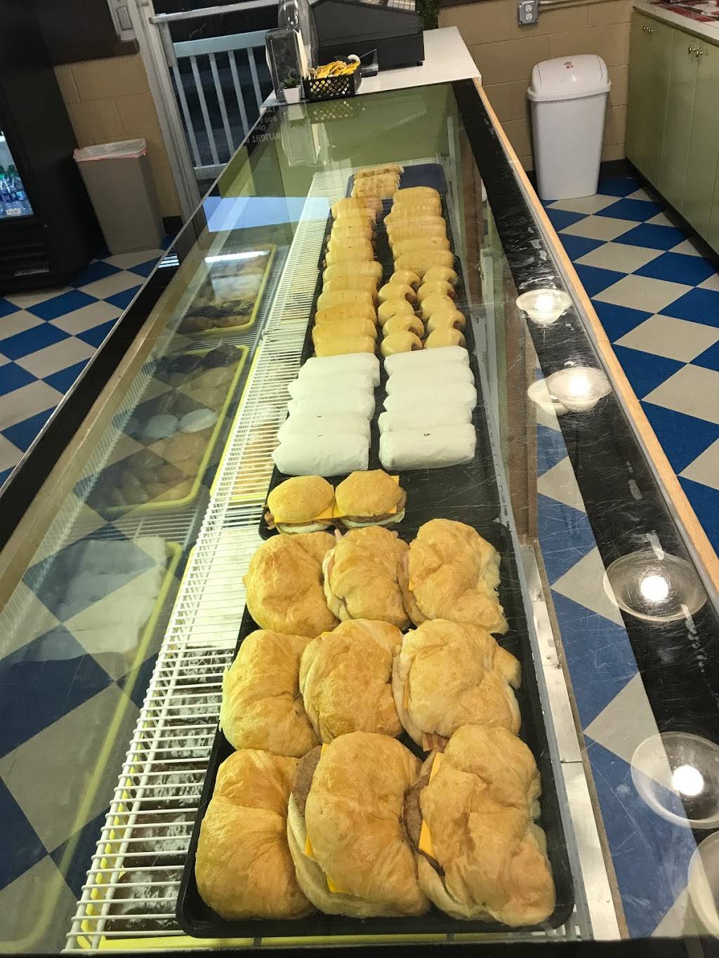 Daylight Donuts | bakery | 207 N Keller Dr, Effingham, IL 62401, USA | 2173424288 OR +1 217-342-4288