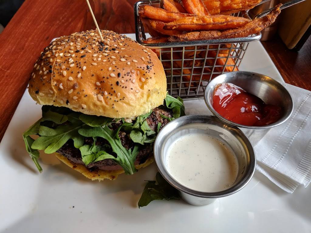 Sandys Pub | restaurant | 400 Squaw Creek Rd, Olympic Valley, CA 96146, USA | 5305836300 OR +1 530-583-6300