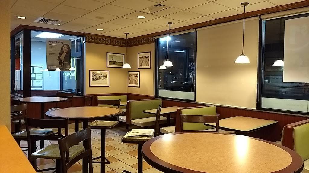 McDonalds | cafe | 5890 S 27th St, Milwaukee, WI 53221, USA | 4142822250 OR +1 414-282-2250