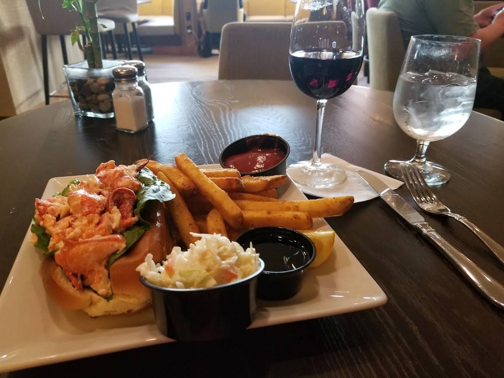 Brinkleys Restaurant & Pub | restaurant | 225 William F McClellan Hwy, Boston, MA 02128, USA | 6175695250 OR +1 617-569-5250