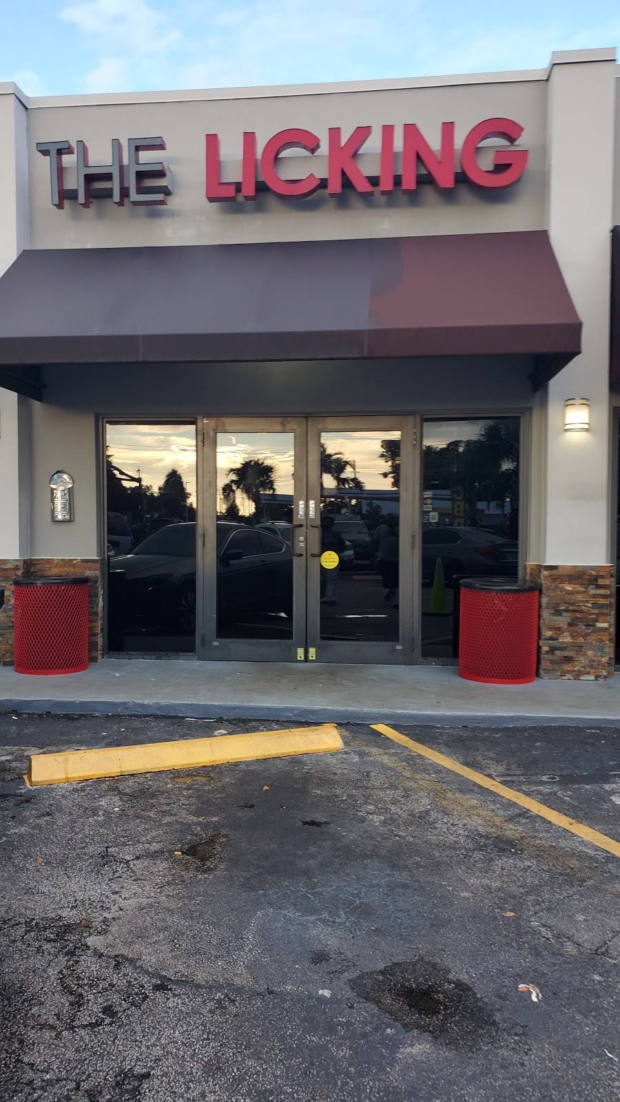 Finga Lickin Chicken | restaurant | 2662 N University Dr, Sunrise, FL 33322, USA | 9545304294 OR +1 954-530-4294