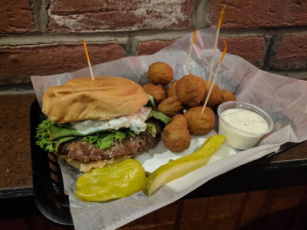 Le Roys Classic Bar & Grill | restaurant | 1526 S Cedar St, Lansing, MI 48910, USA | 5174820184 OR +1 517-482-0184