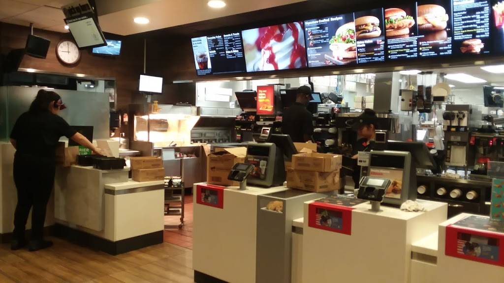 McDonalds | cafe | 3470 Ulmerton Rd, Clearwater, FL 33762, USA | 7275724556 OR +1 727-572-4556